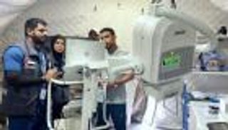 «الفارس الشهم 3» تسلم وزارة الصحة في قطاع غزة سيارة إسعاف وجهاز أشعة
