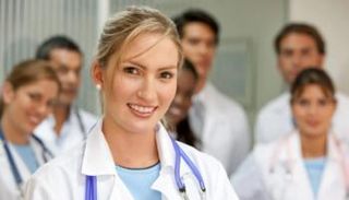 فريق من الممرضين والممرضات