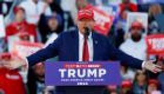 «محاط بالفاشيين».. أحدث اتهامات ترامب لبايدن