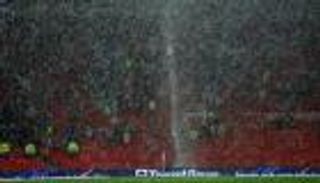 أمطار أم دموع؟.. «أولد ترافورد» حصن مانشستر يونايتد المستباح (فيديو)