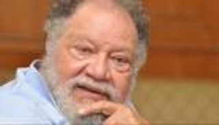 هل قرر الفنان المصري يحيى الفخراني الاعتزال؟