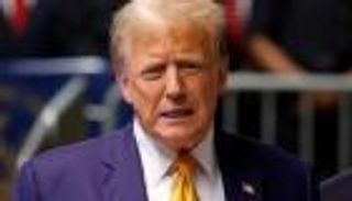 طائرة ترامب تتعرض لحادث بمطار في فلوريدا