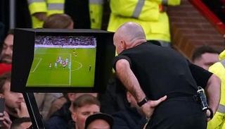 هل يُلغى VAR في الدوري الإنجليزي؟