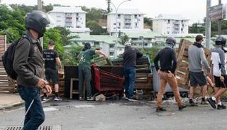 ملثمون في شوارع عاصمة كاليدونيا الجديدة