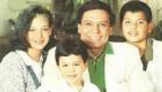 «84 سنة عادل إمام».. صور نادرة من «رحلة الزعيم»