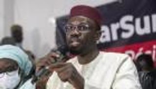 السنغال على طريق جيرانها.. «بطاقة حمراء» مرتقبة لفرنسا