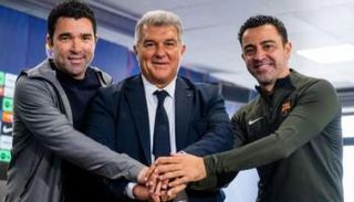 تشافي هيرنانديز مدرب برشلونة الإسباني