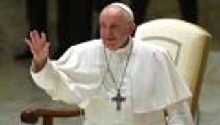 من مدينة «روميو وجوليت».. البابا يحذر من «ثلاثية الحرب»