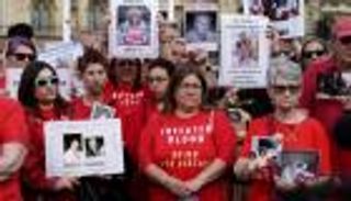 «فضيحة الدم الملوث» تهز بريطانيا.. القصة الكاملة لوفاة وإصابة الآلاف