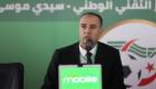 تلميحات خطيرة وتجاهل مريب.. أزمات جديدة في الكرة الجزائرية