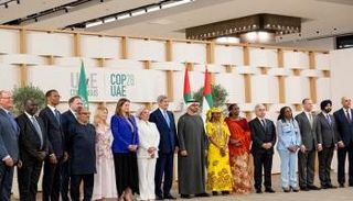 الشيخ محمد بن زايد آل نهيان مع عدد من الشركاء الدوليين لـ