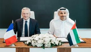 جانب من توقيع الاتفاقية