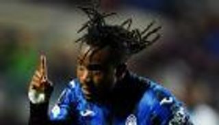 أديمولا لوكمان.. 10 حقائق عن «عاشق الغناء» بطل ملحمة أتالانتا الأوروبية