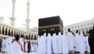 السعودية تقرر إيقاف تأشيرات العمرة من هذا التوقيت