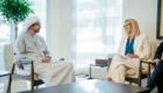 عبدالله بن زايد يبحث مع سيغريد كاج آليات تعزيز الاستجابة الإنسانية في غزة