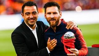 تشافي هيرنانديز مدرب برشلونة الإسباني
