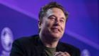 إيلون ماسك يدافع عن السيارات الصينية: «جمارك بايدن تشوه السوق»