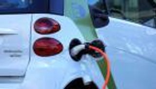 مسار أمريكا الأخضر.. استهلاك السيارات للكهرباء يتجاوز السكك الحديدية