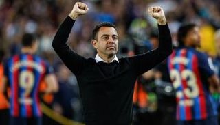 تشافي هيرنانديز مدرب برشلونة السابق