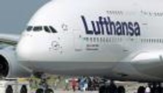 عودة المشروبات المجانية في رحلات لوفتهانزا.. هل تجاوزت مطب الخسائر؟