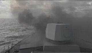 مدمرة تتصدى لهجوم حوثي في البحر الأحمر.. أرشيفية