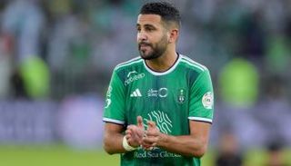 رياض محرز لاعب الأهلي السعودي