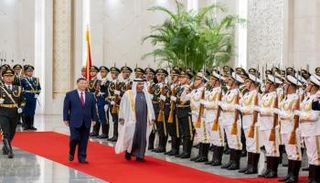 الشيخ محمد بن زايد آل نهيان رئيس دولة الإمارات لدى وصوله الصين