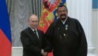 بوتين وستيفن سيغال.. هوليوود خارج كادر «الوحش الغربي»