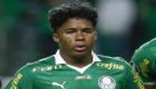 تيفو خيالي ودموع.. 3 مشاهد قبل بداية رحلة إندريك المدريدية (فيديو)