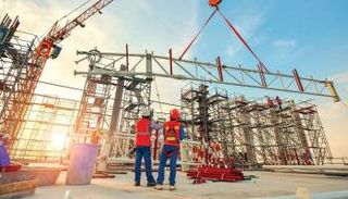 الإمارات تحمي العمال من حر الظهيرة