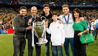 زين الدين زيدان وزوجته ودوري أبطال أوروبا