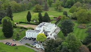 منزل رويال لودج حيث يقيم أندرو 