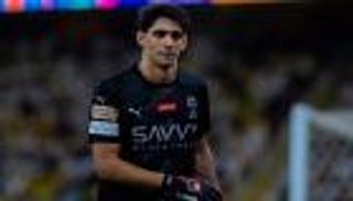 أبكى كريستيانو رونالدو.. قصة «قفاز» ياسين بونو