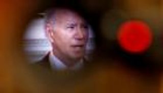 ضرب روسيا بأسلحة أمريكا.. هل يجازف بايدن خارج خاركيف؟