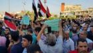 إصابات وتحقيق.. مظاهرات بـ«ذي قار» تشعل الشرطة العراقية 