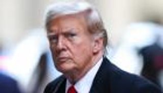 ترامب يتحصن من مفاجآت نوفمبر.. جيش قانوني لبناء «الاتهام»