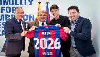 تجديد عقد هيكتور فورت لاعب برشلونة