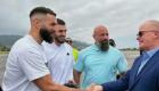 كريم بنزيما في الجزائر.. سخرية قديمة تمهد لصدام محتمل