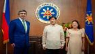 عبدالله بن زايد يبحث مع رئيس الفلبين «تعزيز مسارات التعاون»