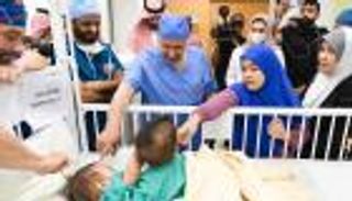 عملية فصل التوأم «أكيزا وعائشة» بالسعودية.. 7 ساعات لتحقيق المعجزة