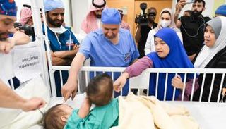 أكيزا وعائشة في المستشفى