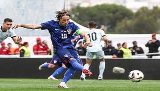 لوكا مودريتش في مباراة البرتغال ضد كرواتيا