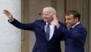 استقبال بايدن في فرنسا.. حفاوة تذيب أزمة الغواصات