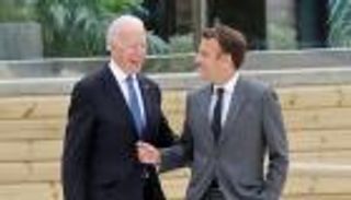 بايدن في فرنسا.. جولة حافلة من «قوس النصر» إلى غزة