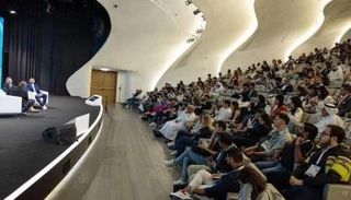 مليون دولار جائزة قمة المليار متابع لصانعي المحتوى - أرشيفية