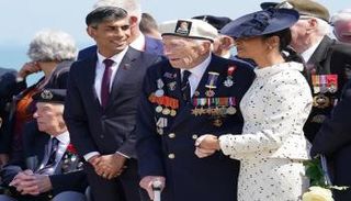 رئيس الحكومة البريطانية ريشي سوناك في احتفالات النورماندي
