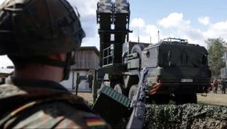 جندي ألماني خلال مناورة بالدبابات 