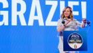 من نشوة الفوز لمائدة «السبعة» الكبار.. ميلوني تلمع تحت الأضواء