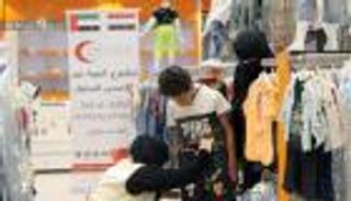 «الهلال الأحمر الإماراتي» يواصل توزيع كسوة عيد الأضحى في حضرموت