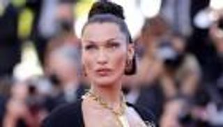 خلفها «سورة يس».. بيلا حديد تدعم غزة بفيديو مؤثِّر